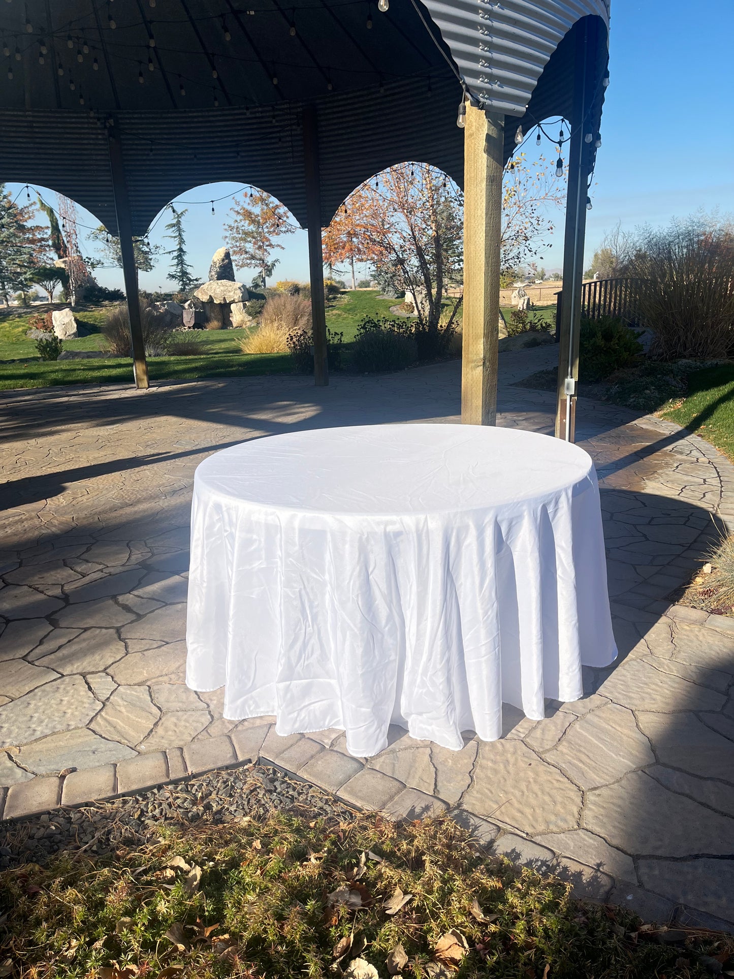 White Round Tablecloths